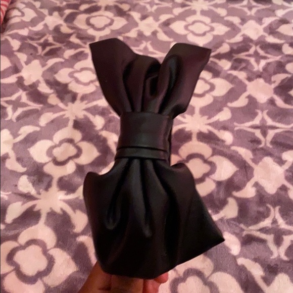 2 black headbands with a stylish big black bow ‼️ - Picture 5 of 7